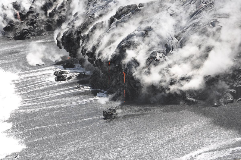 Illustration for article titled The Terrible Beauty of Volcanic Eruptions and Lava Flows